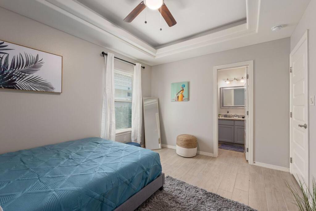 Cozy 3 Bed 2 Bath Apartment, Near Shopping Plazas, Expressway And Free Parking Единбург Екстериор снимка