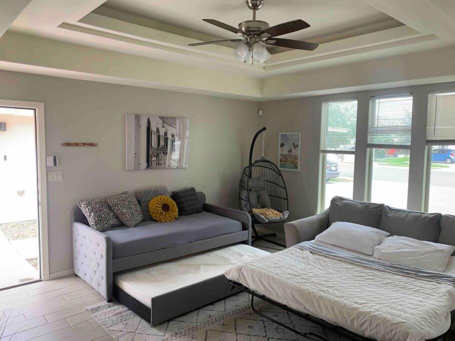 Cozy 3 Bed 2 Bath Apartment, Near Shopping Plazas, Expressway And Free Parking Единбург Екстериор снимка