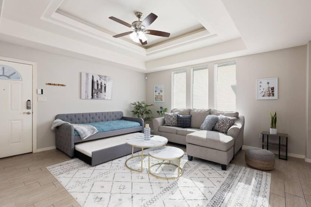 Cozy 3 Bed 2 Bath Apartment, Near Shopping Plazas, Expressway And Free Parking Единбург Екстериор снимка